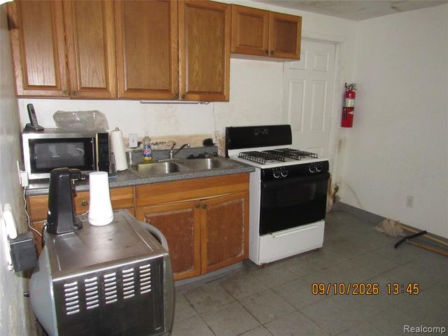 8909 Holcomb Street, Detroit, MI 48213
