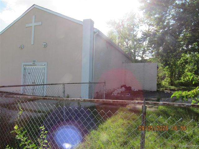 8909 Holcomb Street, Detroit, MI 48213