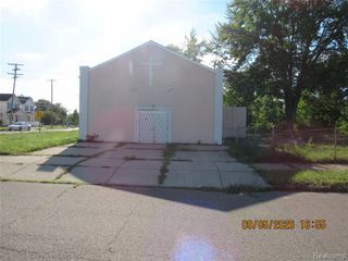 8909 Holcomb Street, Detroit, MI 48213