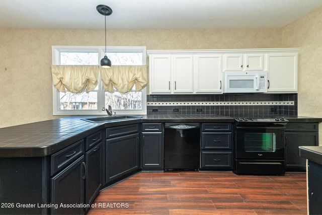 3522 St Andrews Circle, Lansing, MI 48911