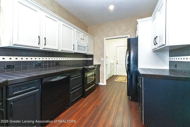 3522 St Andrews Circle, Lansing, MI 48911