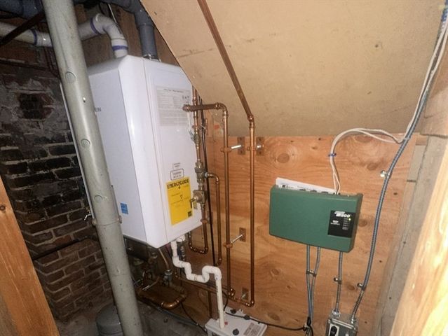 80 Market St, Lawrence, MA 01841