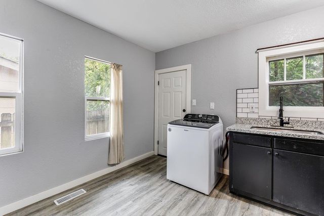 117 W Zimmerly St, Wichita, KS 67213