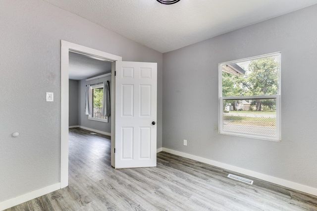 117 W Zimmerly St, Wichita, KS 67213
