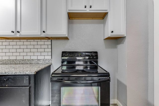 117 W Zimmerly St, Wichita, KS 67213
