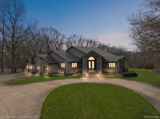 1194 EAGLE NEST CT, Milford Vlg, MI 48381