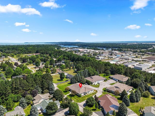 2832 Emerald Bluffs, Traverse City, MI 49684