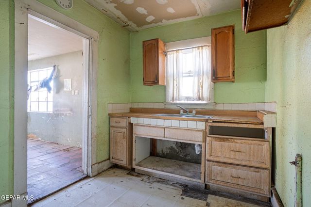 3327 MOBILE Avenue, El Paso, TX 79930