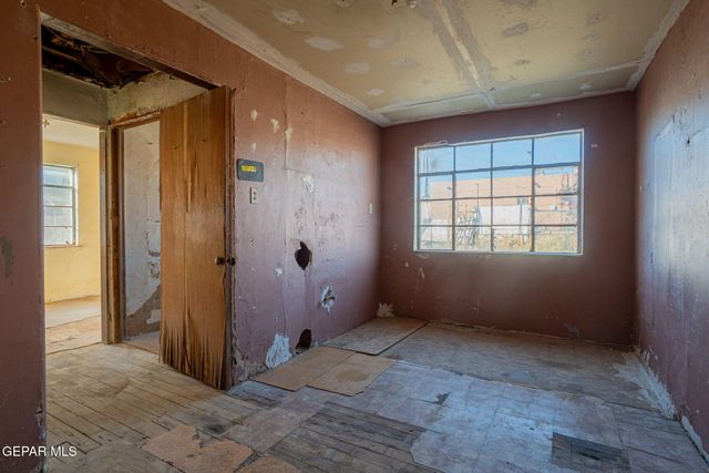 3327 MOBILE Avenue, El Paso, TX 79930