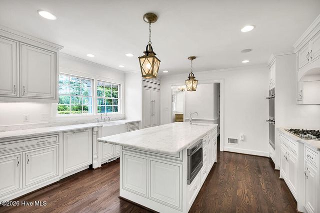 2202 S Live Oak Parkway, Wilmington, NC 28403