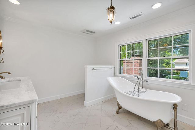 2202 S Live Oak Parkway, Wilmington, NC 28403