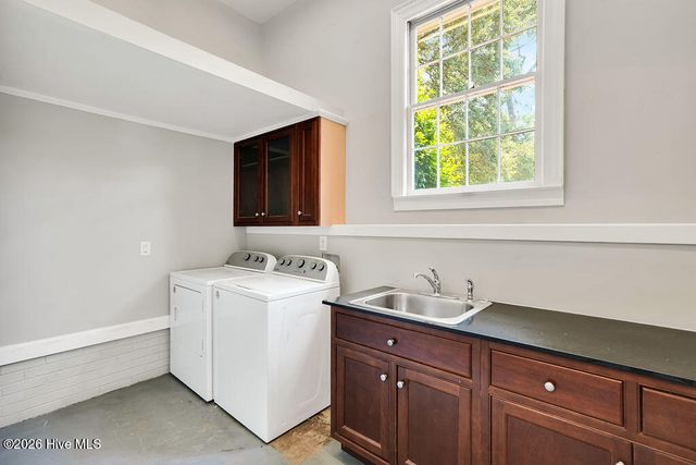 2202 S Live Oak Parkway, Wilmington, NC 28403
