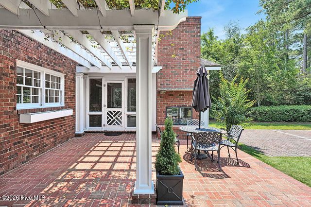 2202 S Live Oak Parkway, Wilmington, NC 28403