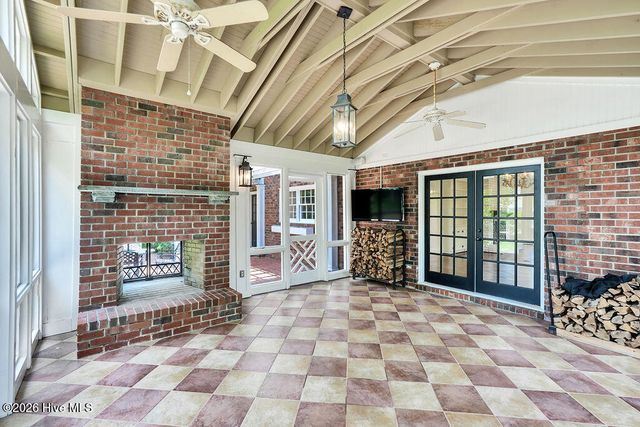 2202 S Live Oak Parkway, Wilmington, NC 28403