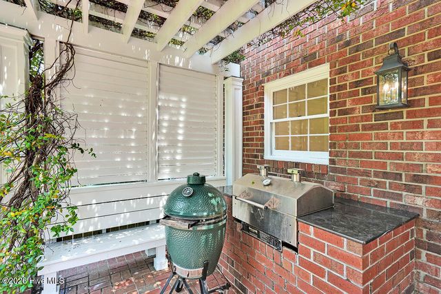 2202 S Live Oak Parkway, Wilmington, NC 28403