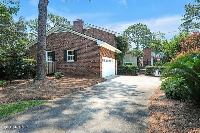 2202 S Live Oak Parkway, Wilmington, NC 28403