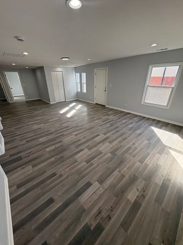 432 W 61st Place 2r, Chicago, IL 60621