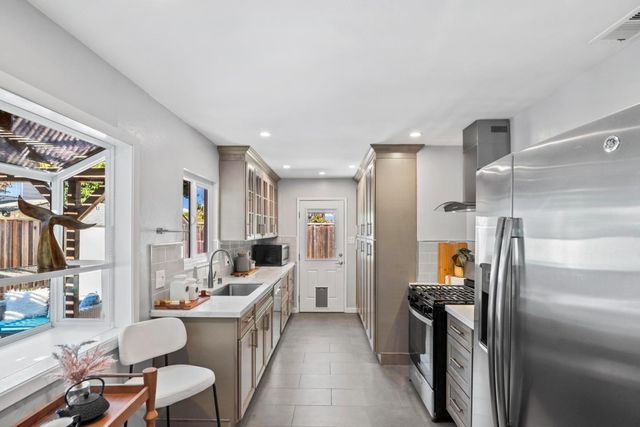 885 Coachella Avenue, Sunnyvale, CA 94085