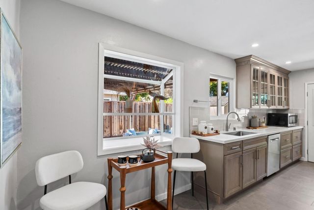 885 Coachella Avenue, Sunnyvale, CA 94085