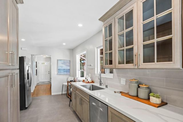 885 Coachella Avenue, Sunnyvale, CA 94085