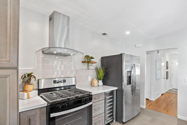 885 Coachella Avenue, Sunnyvale, CA 94085