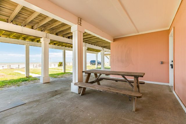 13106 Bermuda Beach Drive, Galveston, TX 77554