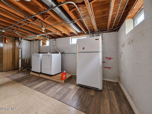 1528 Charmaine Drive, Toledo, OH 43614