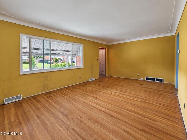 1528 Charmaine Drive, Toledo, OH 43614