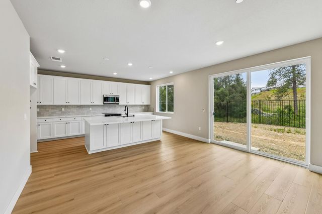 1017 Utah Dr, Placerville, CA 95667
