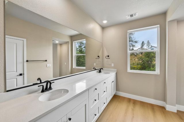 1017 Utah Dr, Placerville, CA 95667