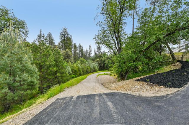 1017 Utah Dr, Placerville, CA 95667