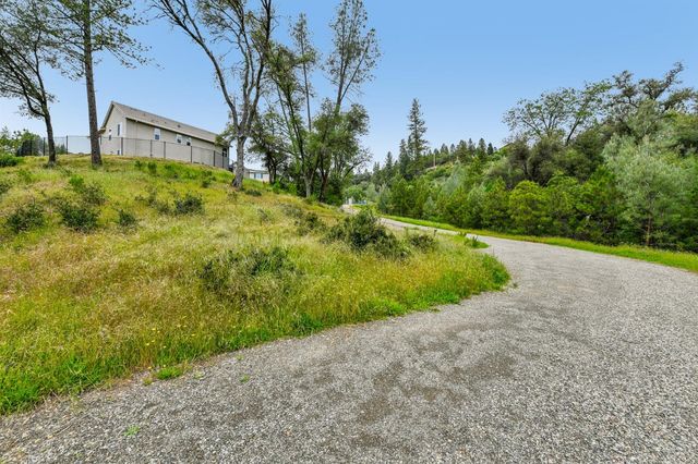 1017 Utah Dr, Placerville, CA 95667