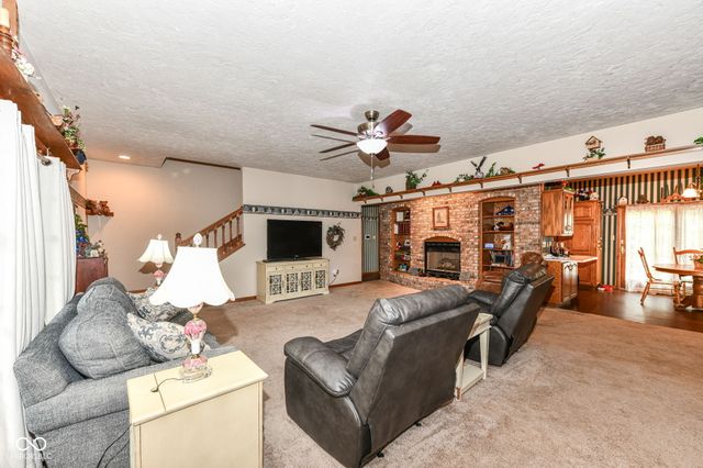 10261 N State Road 37, Elwood, IN 46036