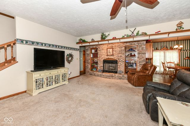 10261 N State Road 37, Elwood, IN 46036