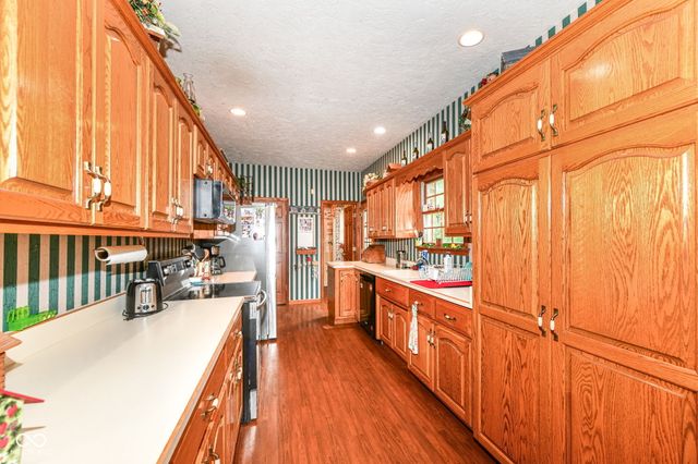 10261 N State Road 37, Elwood, IN 46036