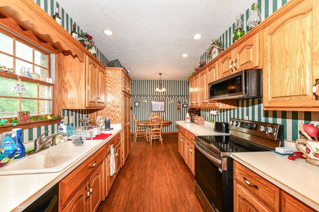 10261 N State Road 37, Elwood, IN 46036