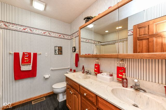 10261 N State Road 37, Elwood, IN 46036