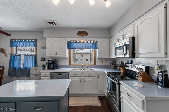 295 High Point Drive, Wadsworth, OH 44281