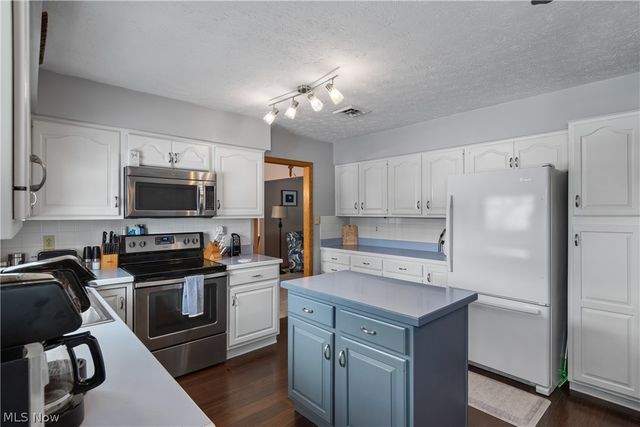 295 High Point Drive, Wadsworth, OH 44281