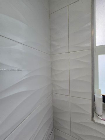 1265 W 24th St 201, Hialeah, FL 33010