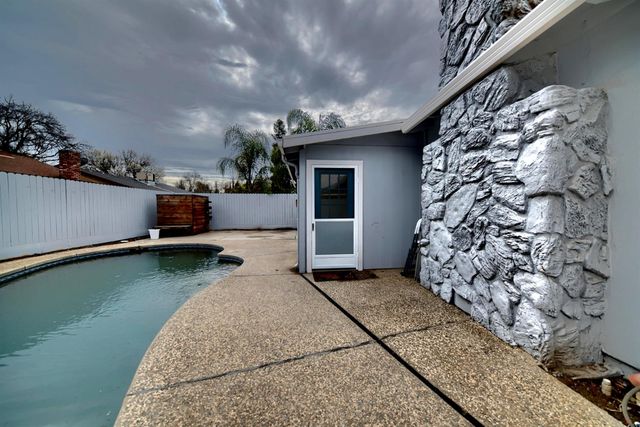 3904 Dragoo Park Dr, Modesto, CA 95356