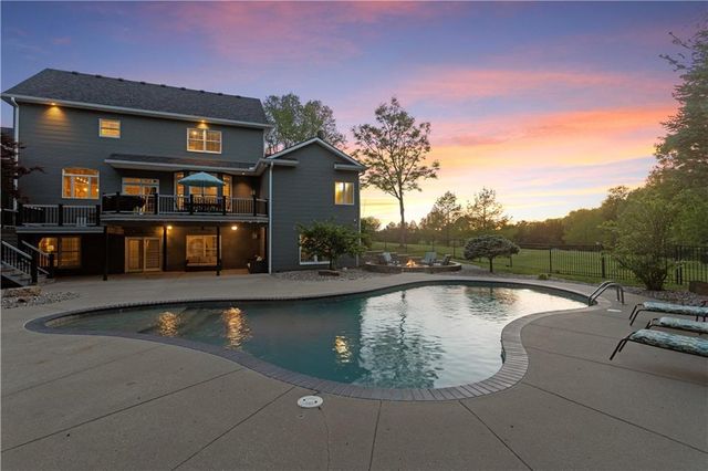 8611 S Stillhouse Road, Oak Grove, MO 64075