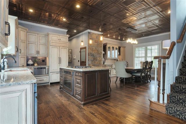 8611 S Stillhouse Road, Oak Grove, MO 64075