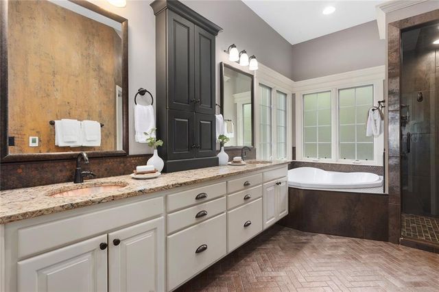 8611 S Stillhouse Road, Oak Grove, MO 64075