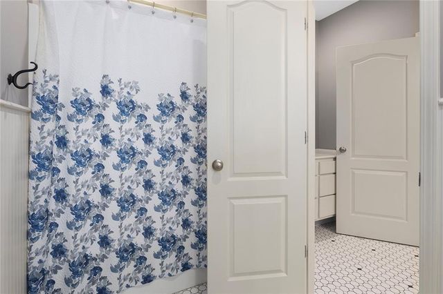 8611 S Stillhouse Road, Oak Grove, MO 64075