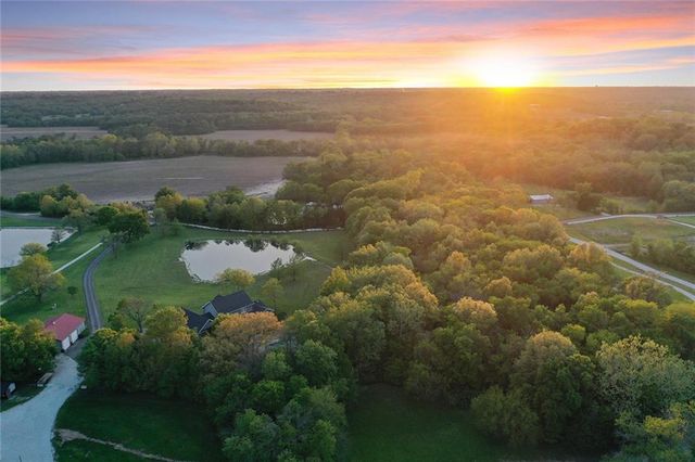 8611 S Stillhouse Road, Oak Grove, MO 64075