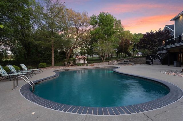 8611 S Stillhouse Road, Oak Grove, MO 64075
