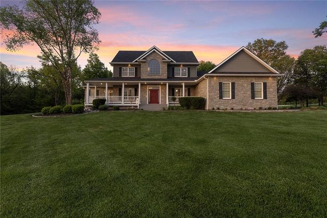 8611 S Stillhouse Road, Oak Grove, MO 64075