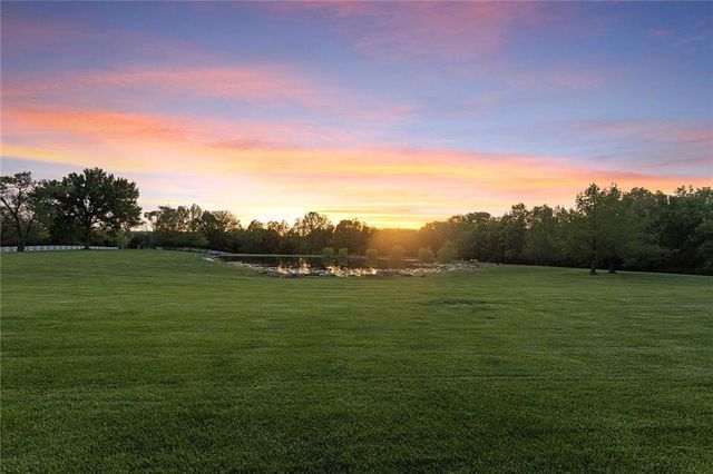 8611 S Stillhouse Road, Oak Grove, MO 64075