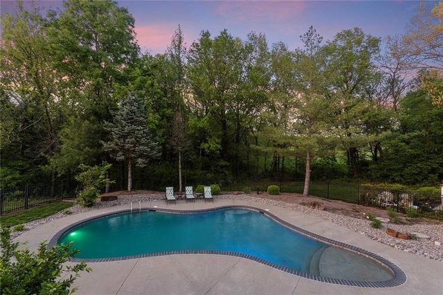 8611 S Stillhouse Road, Oak Grove, MO 64075